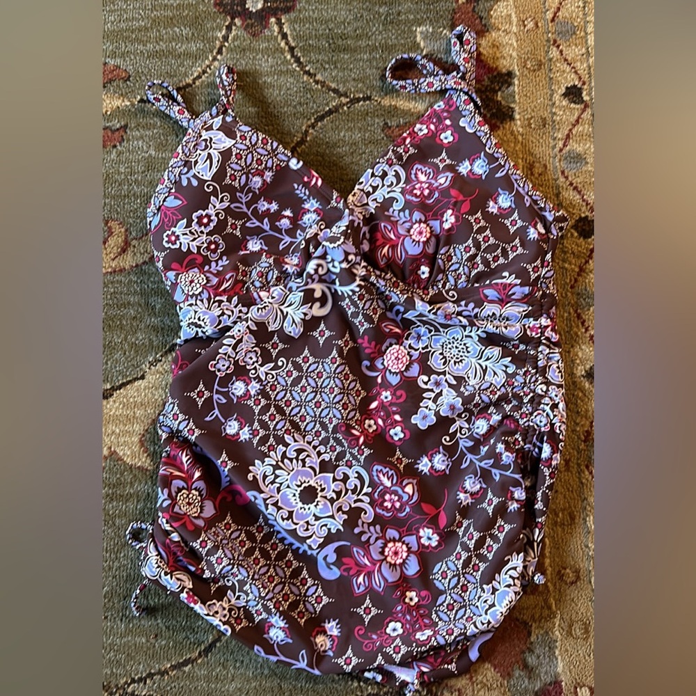 Athleta Women’s Swim Top; new!